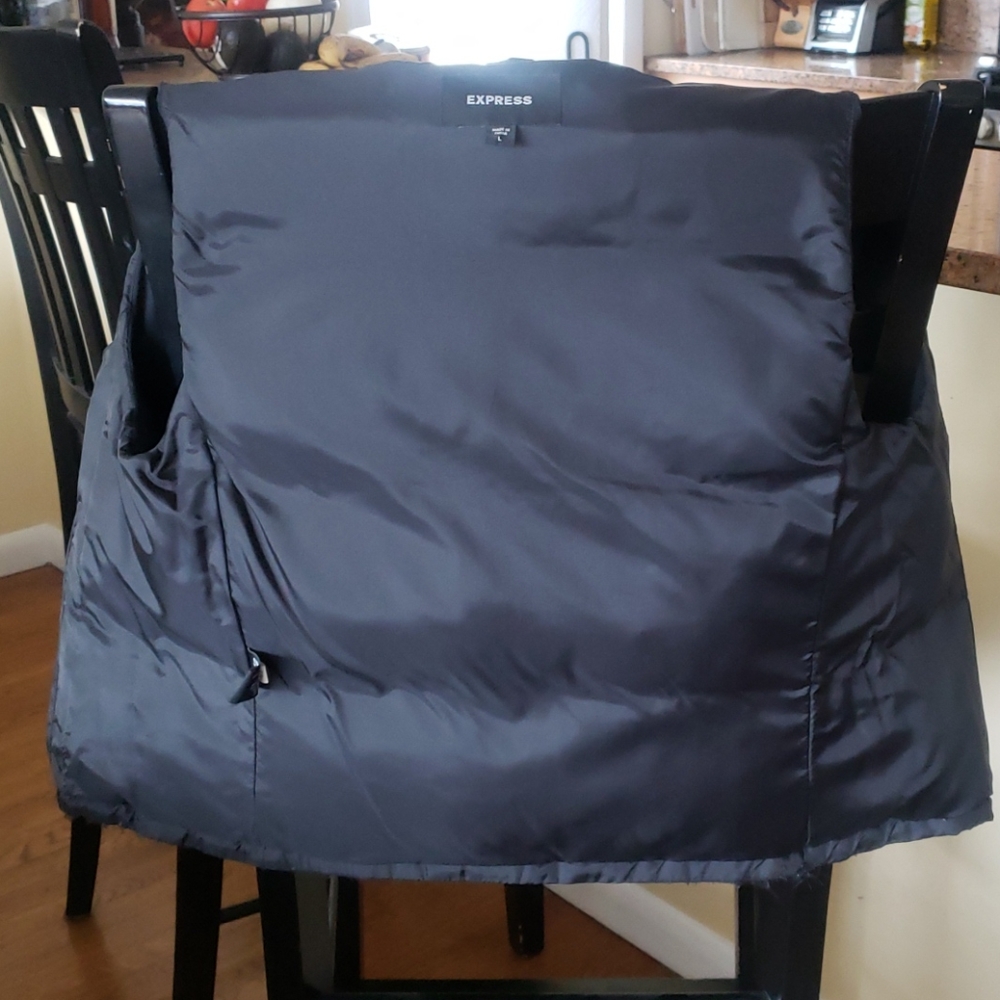 Vest - Picture 5 of 6
